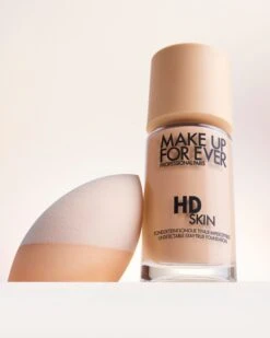HD SKIN FOUNDATION 32 HD SKIN FOUNDATION -Luxe Beauty BACKSTAGEBOX flatlays hdskin2022 lightshadesponge 4x5 a8605c96 aaa2 41f5 a054 613ea76c5fd0